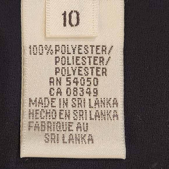 NWT Jones Wear sleeveless button down blouse Size 10 black and cream floral - Picture 3 of 12